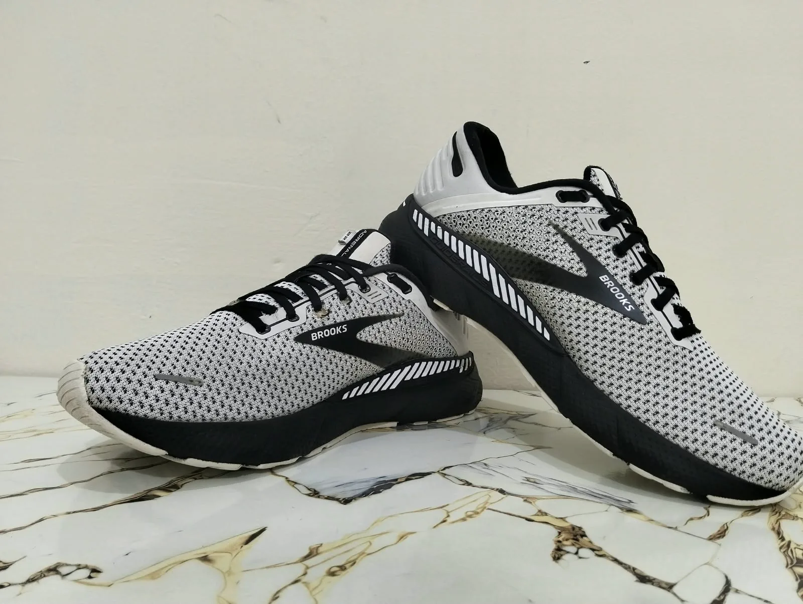 BROOKS ADRENALINE GTS 22 view 8