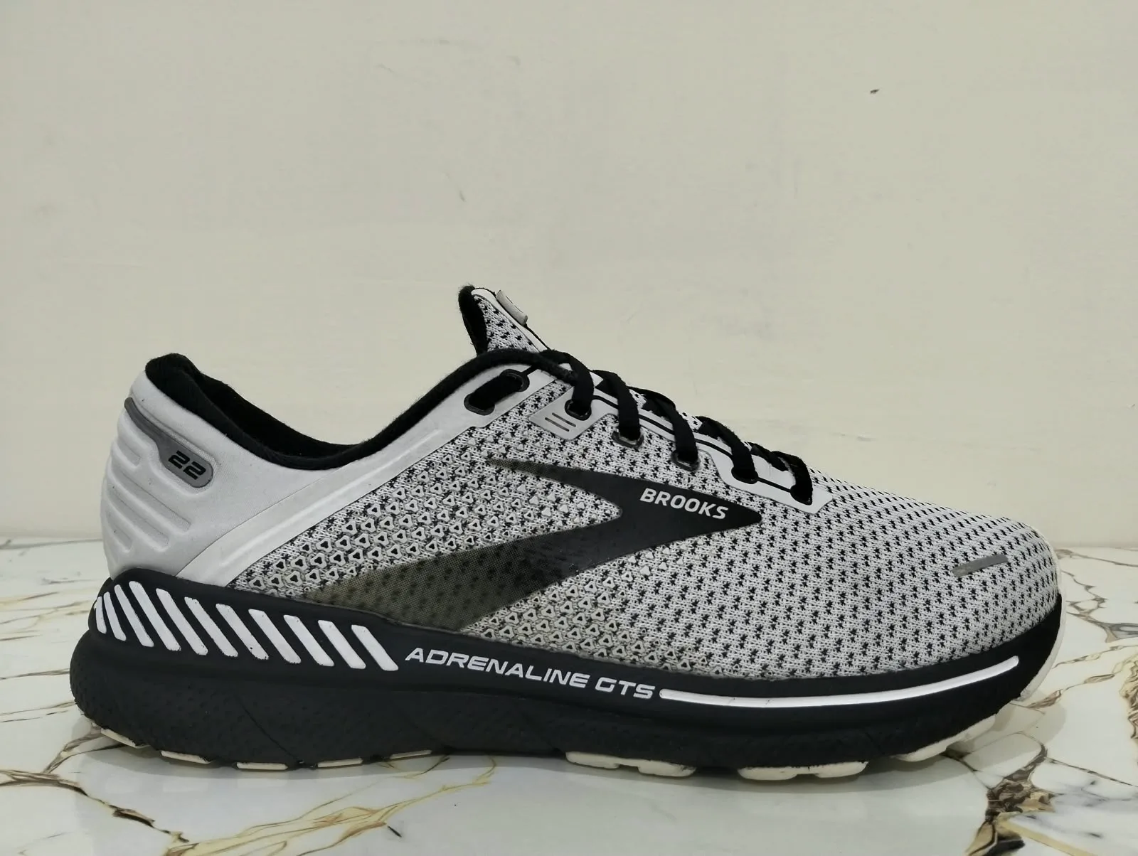 BROOKS ADRENALINE GTS 22
