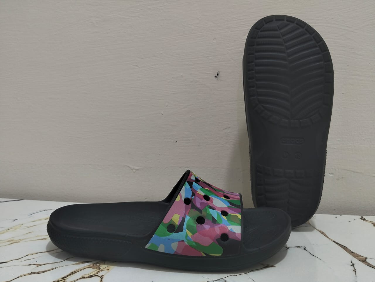 CROCS MENS CLASSIC MANIA SLIDES