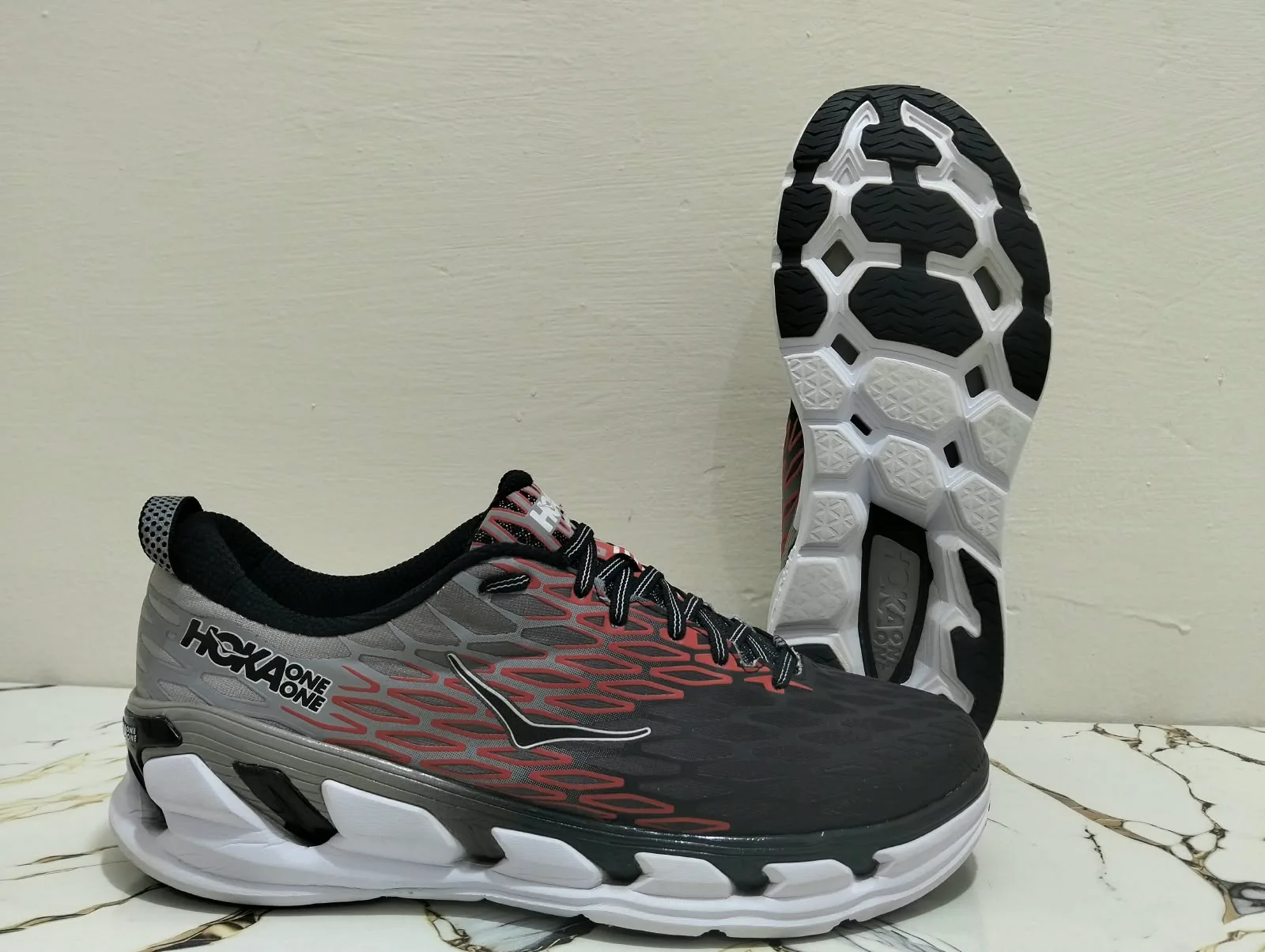 HOKA VANQUISH 2