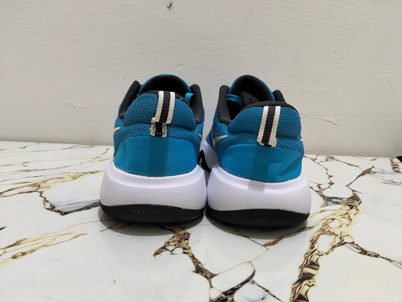 NIKE CITY REP TR view 6