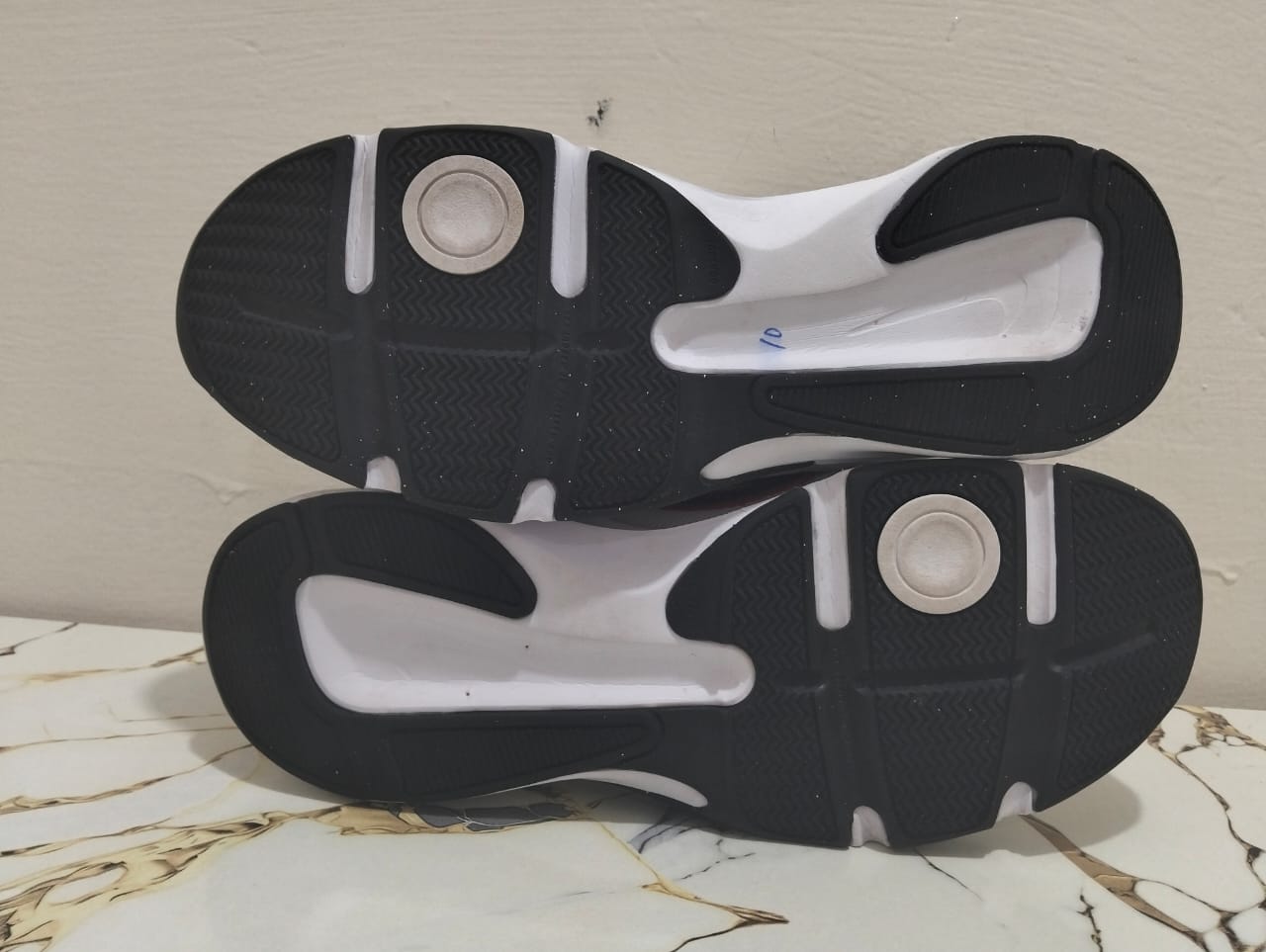 NIKE DEFY ALL DAY MENS TRAINERS view 5