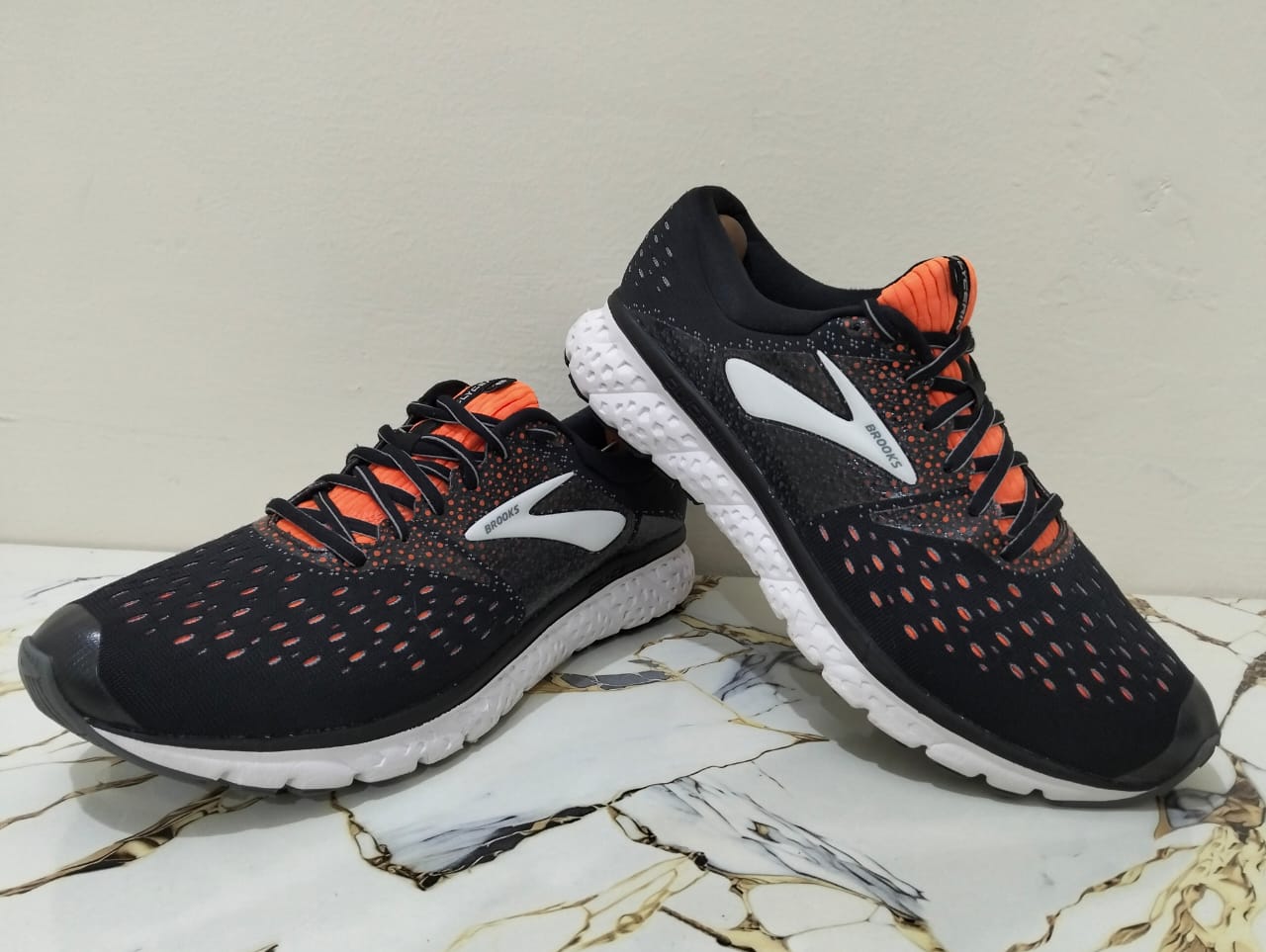 BROOKS GLYCRINE 16 view 3