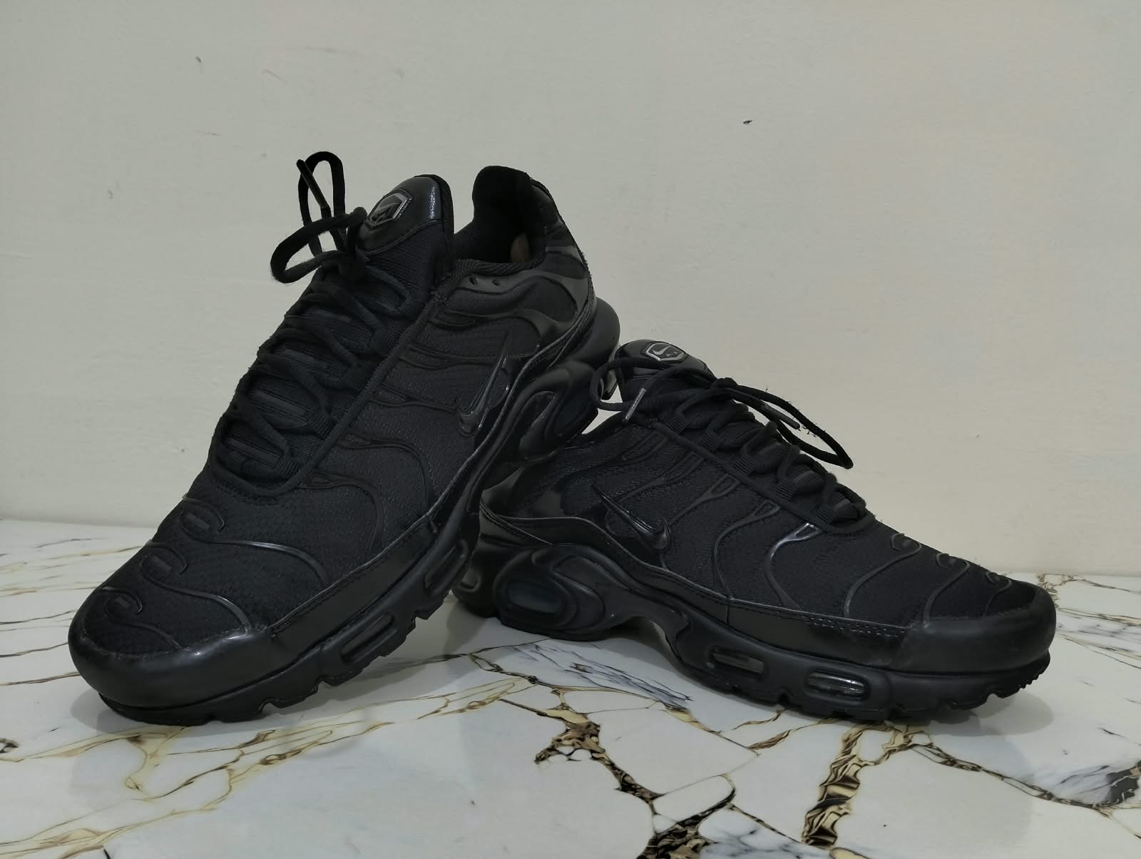 NIKE AIRMAX PLUS view 3