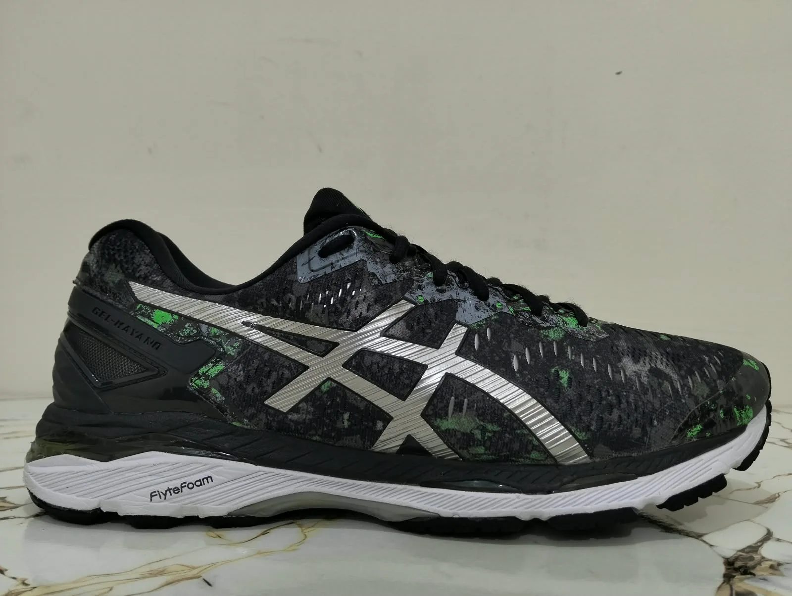ASICS GEL KAYANO 23