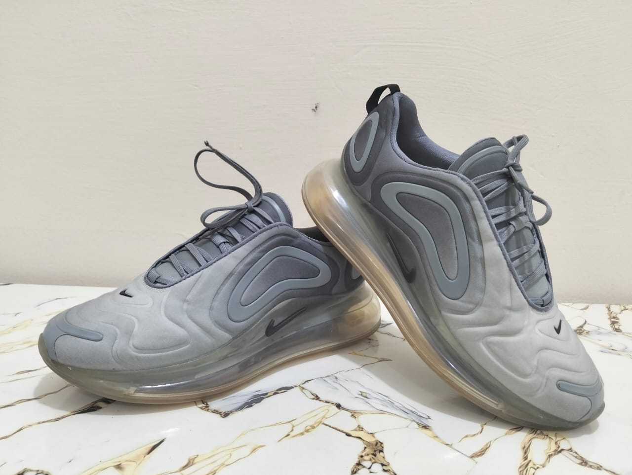 NIKE AIRMAX 720 view 3