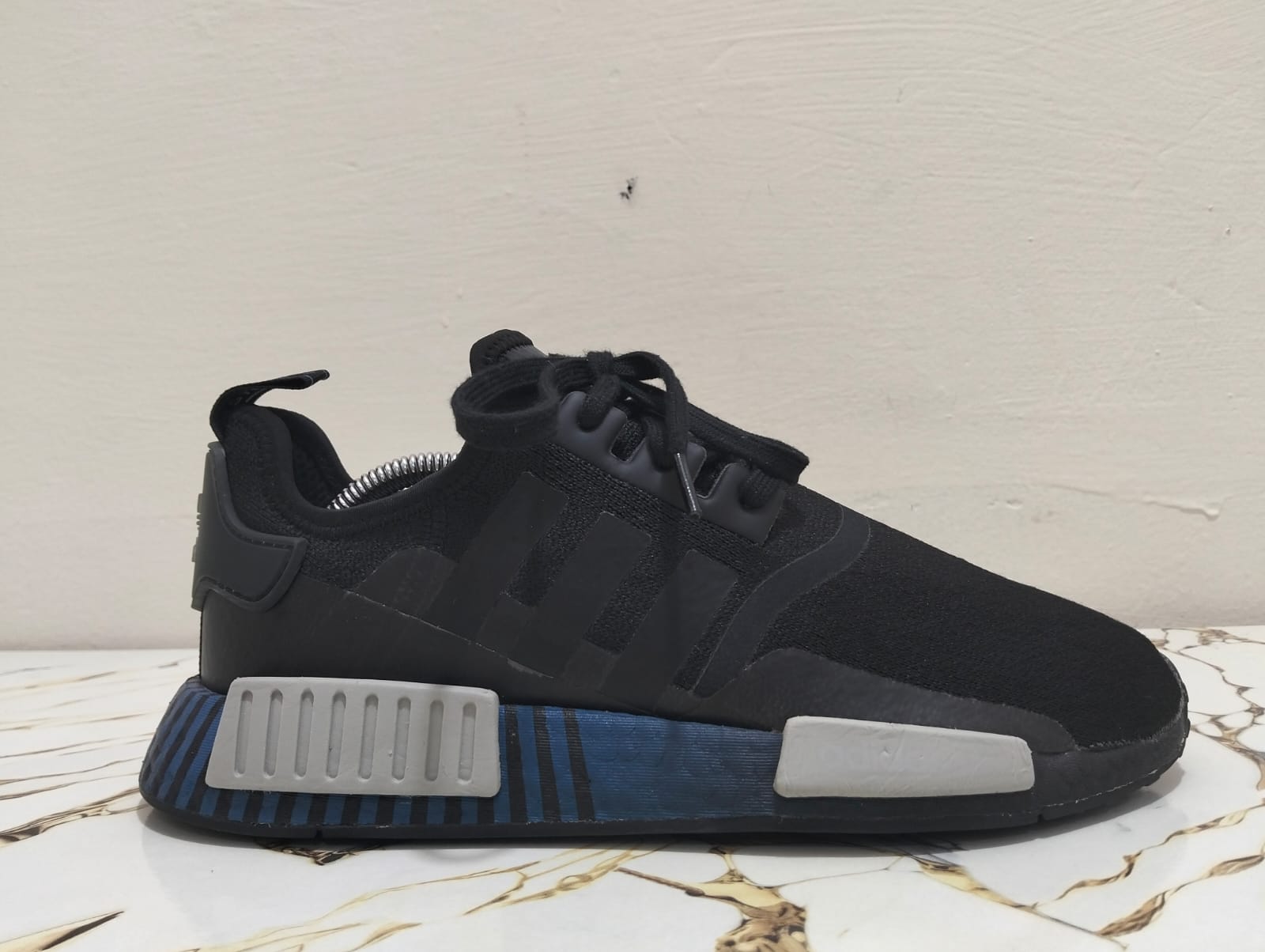 ADIDAS NMD R1 BOOST BLACK