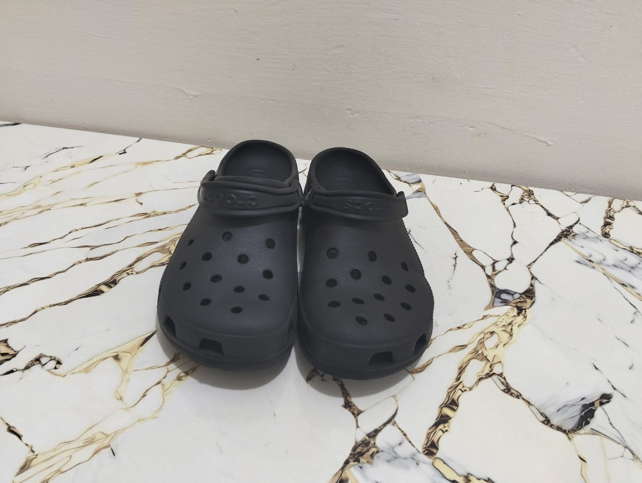 CROCS UNISEX CLASSIC CLOGS BLACK view 3