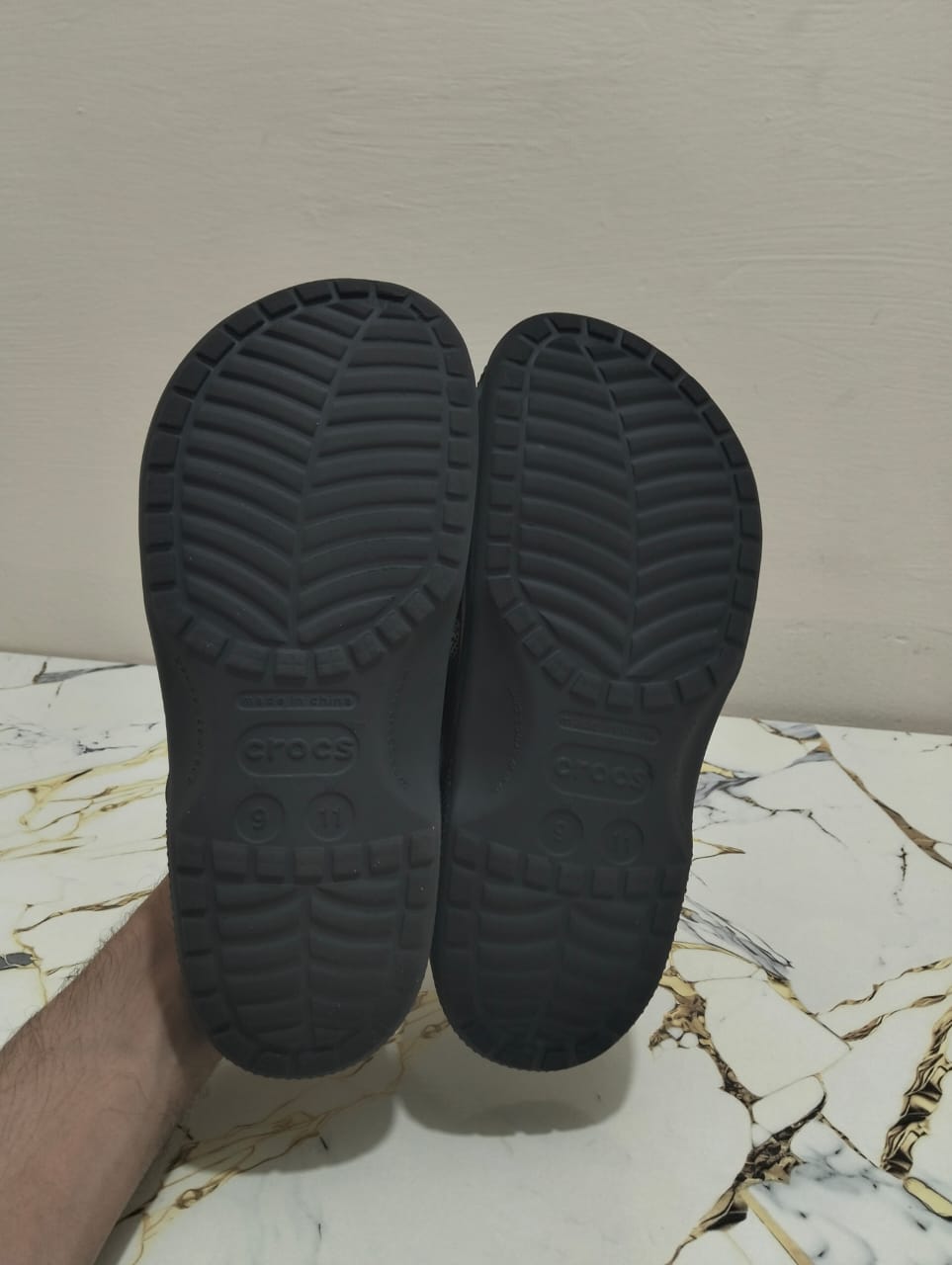 CROCS UNISEX CLASSIC CLOGS BLACK view 5