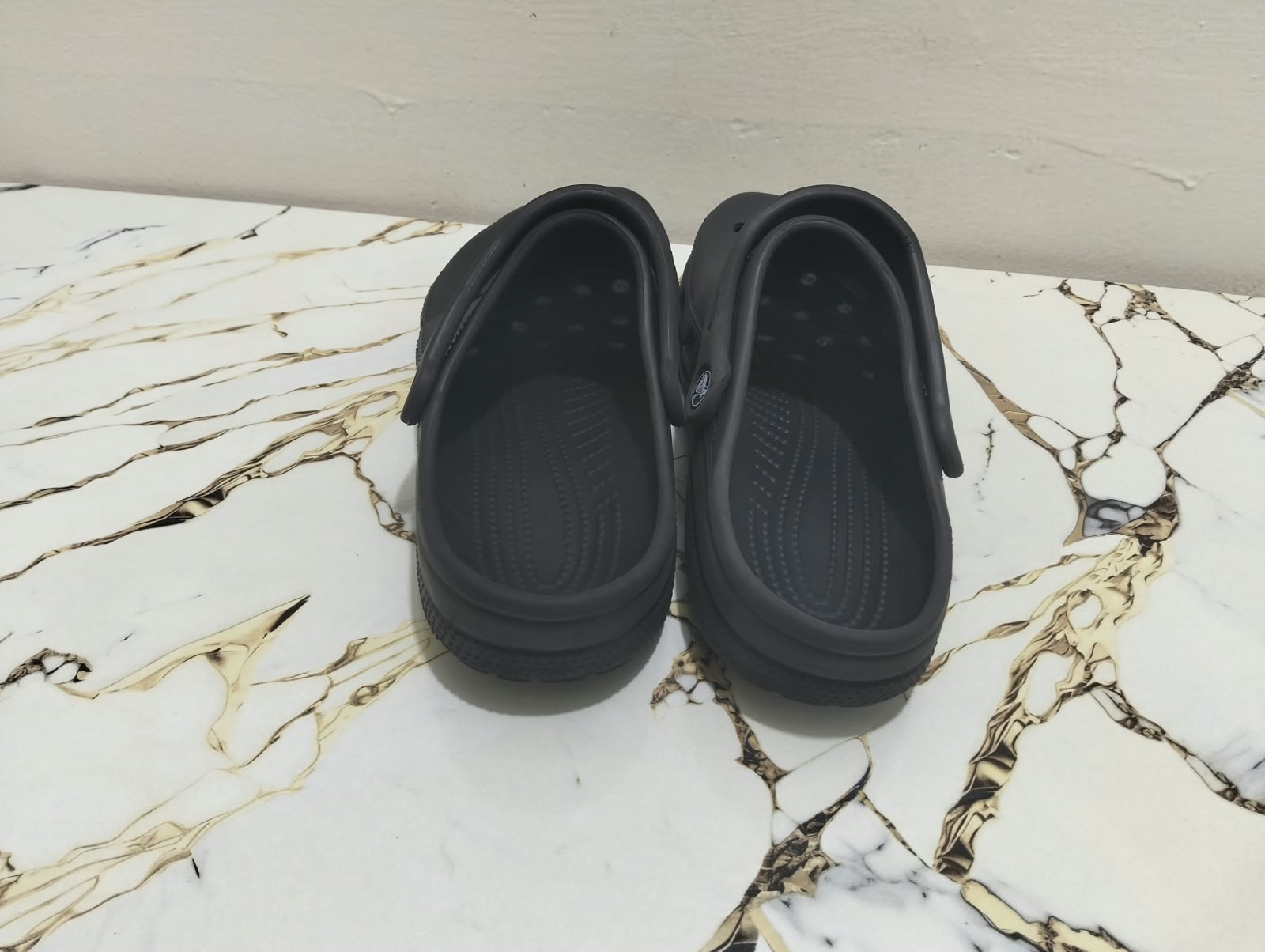 CROCS UNISEX CLASSIC CLOGS BLACK view 6