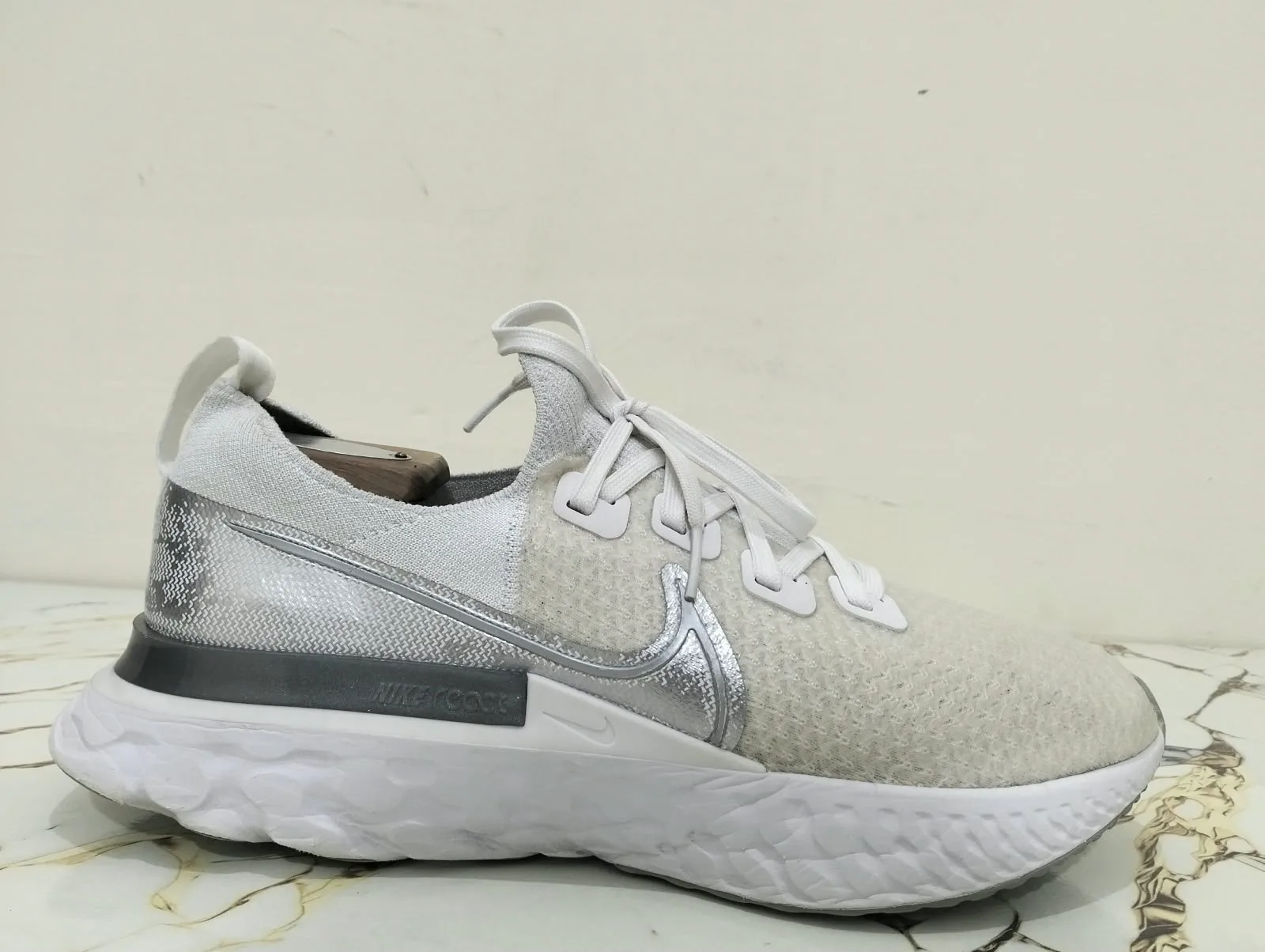 NIKE INFINITY RUN FLYKNIT