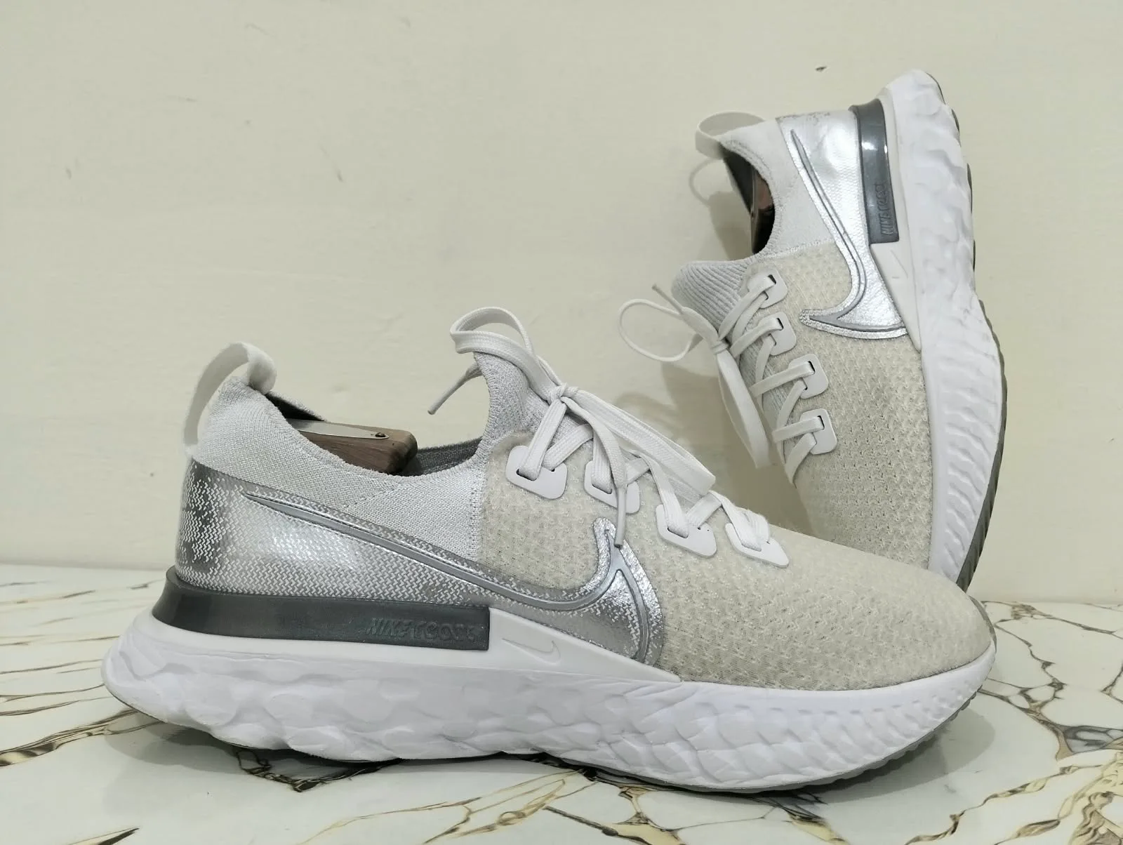 NIKE INFINITY RUN FLYKNIT view 3