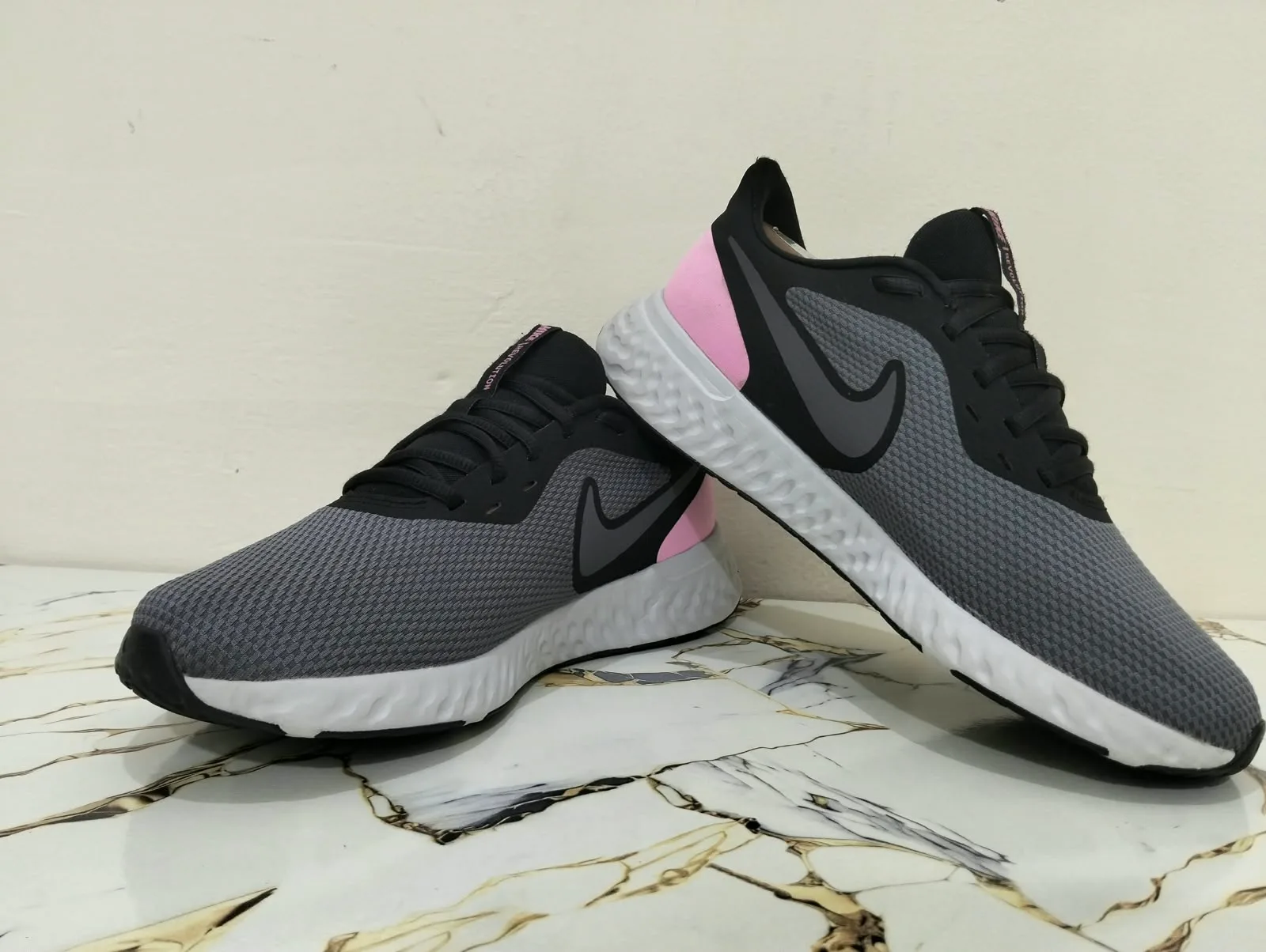NIKE REVOLTION 5 view 5
