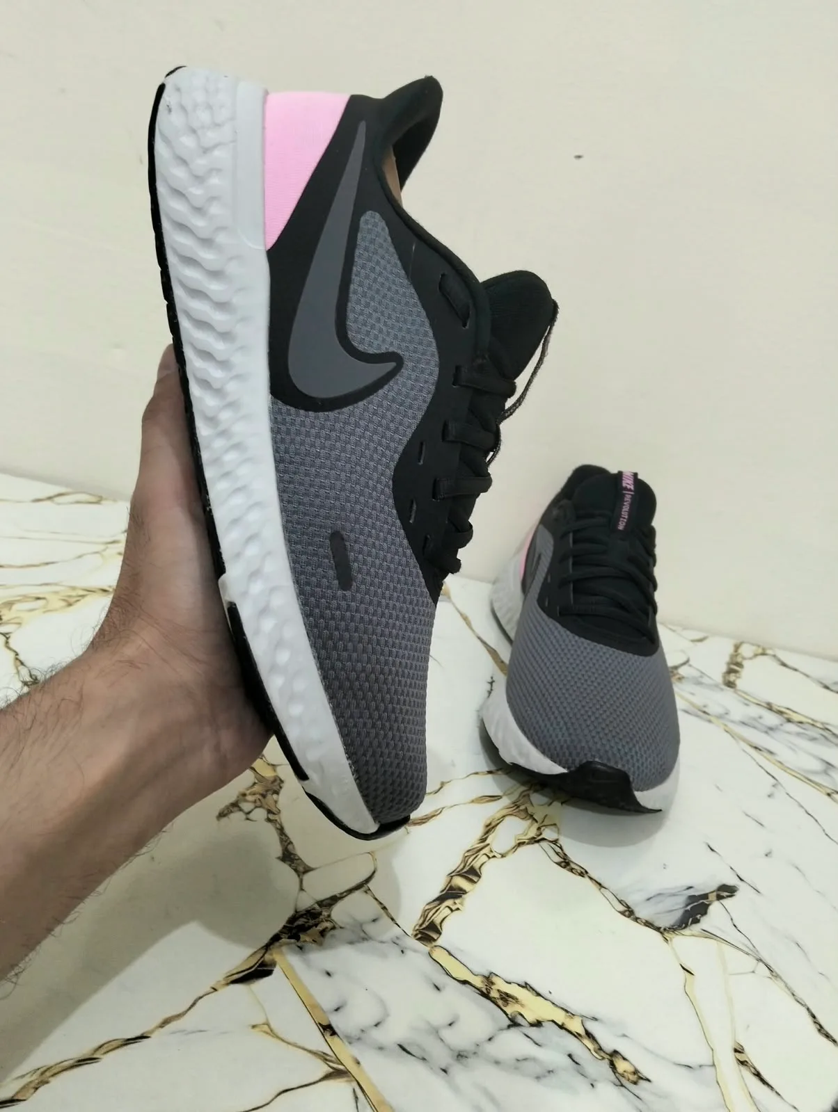NIKE REVOLTION 5 view 3