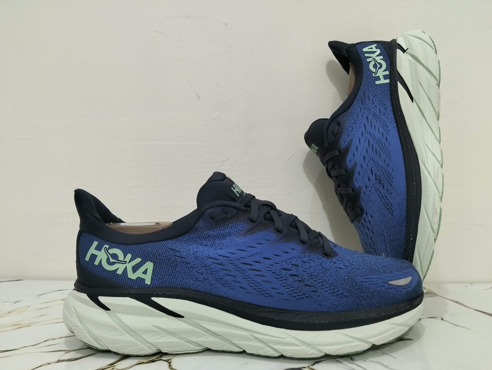 HOKA CLIFTON 8 view 3