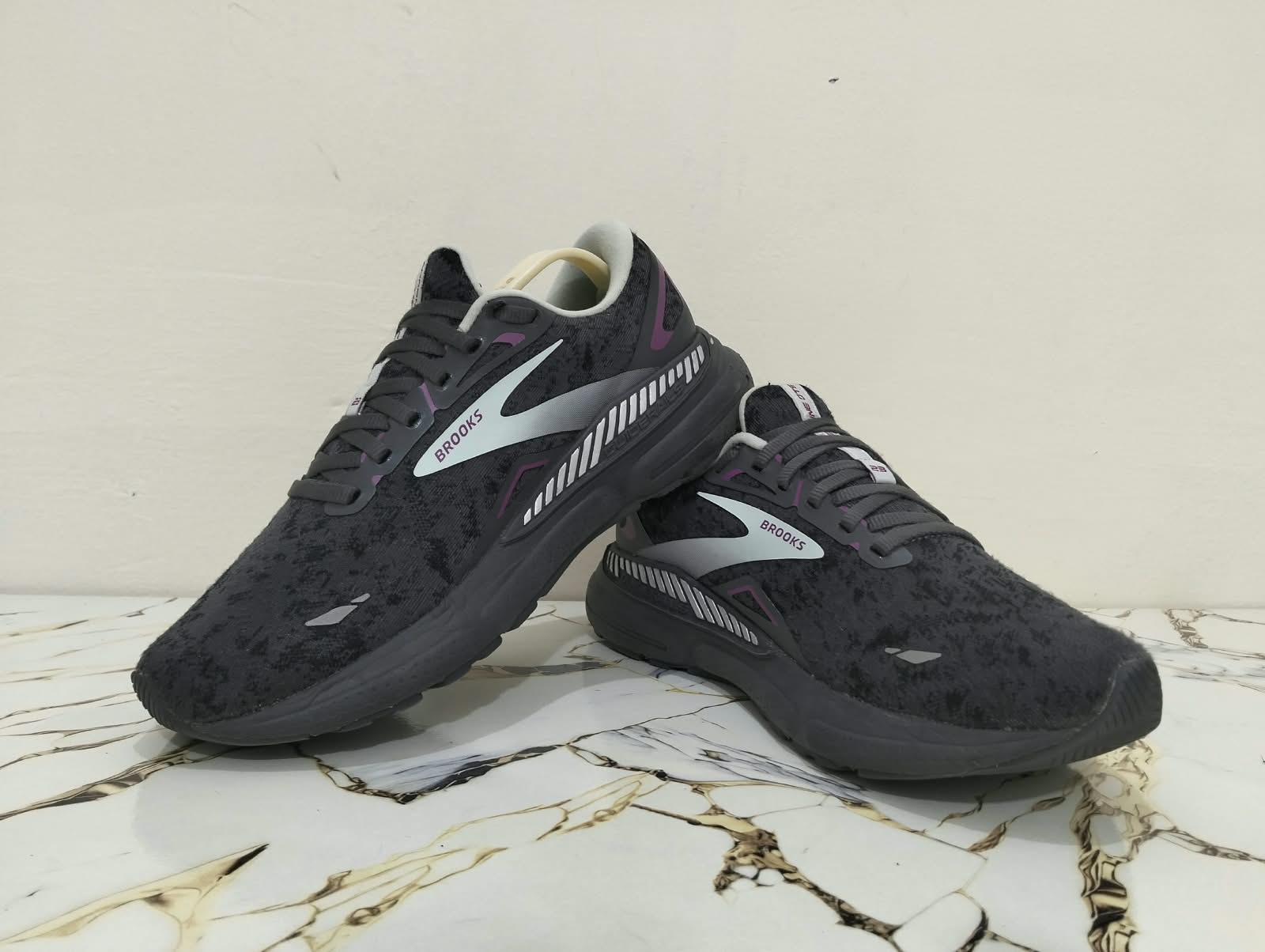 BROOKS ADRENALINE GTS 23 view 8