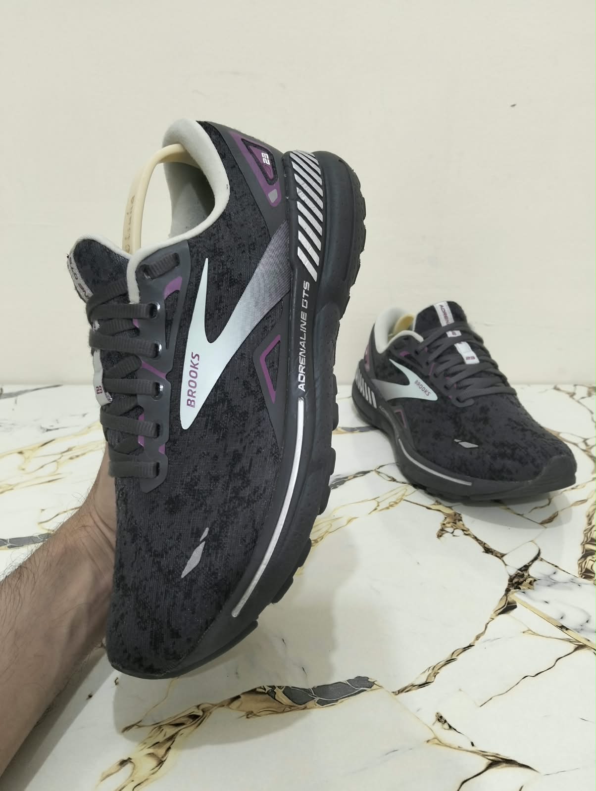 BROOKS ADRENALINE GTS 23 view 3