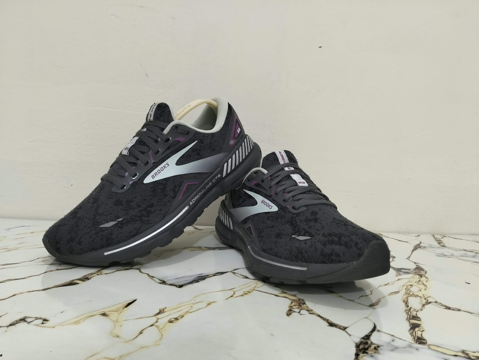 BROOKS ADRENALINE GTS 23 view 9