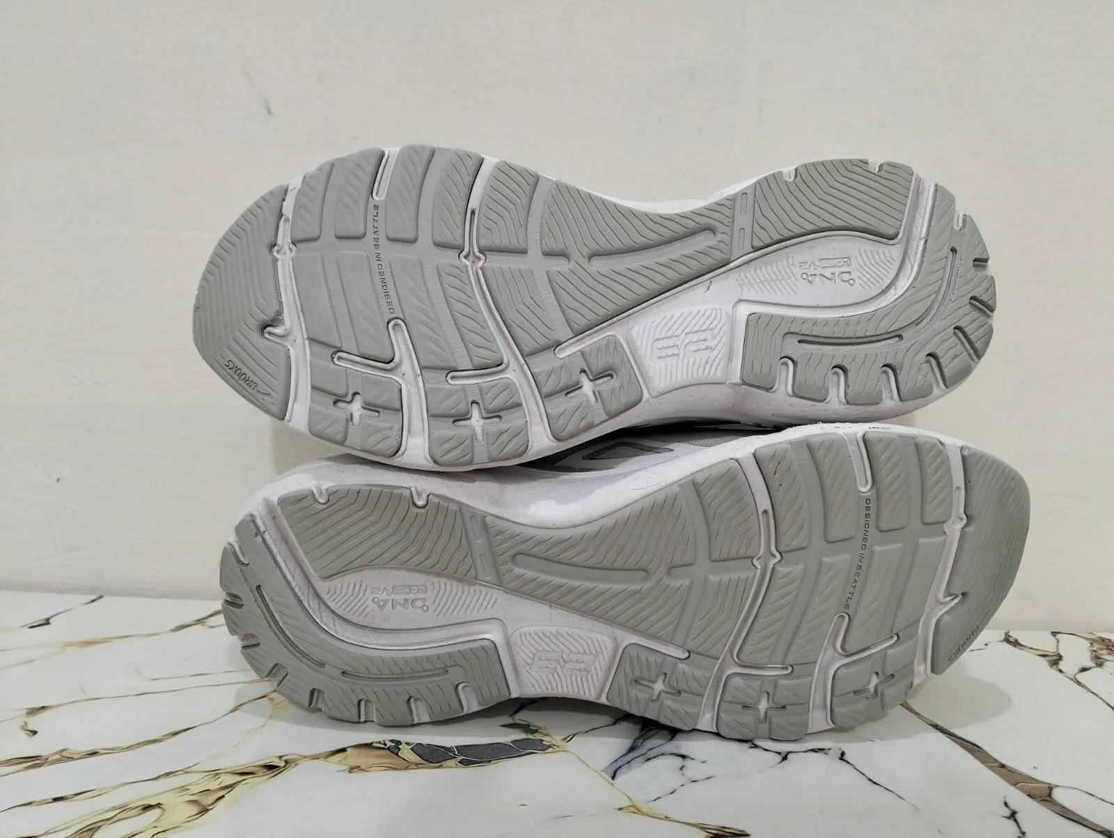 BROOKS ADRENALINE GTS 23 WHITE view 4
