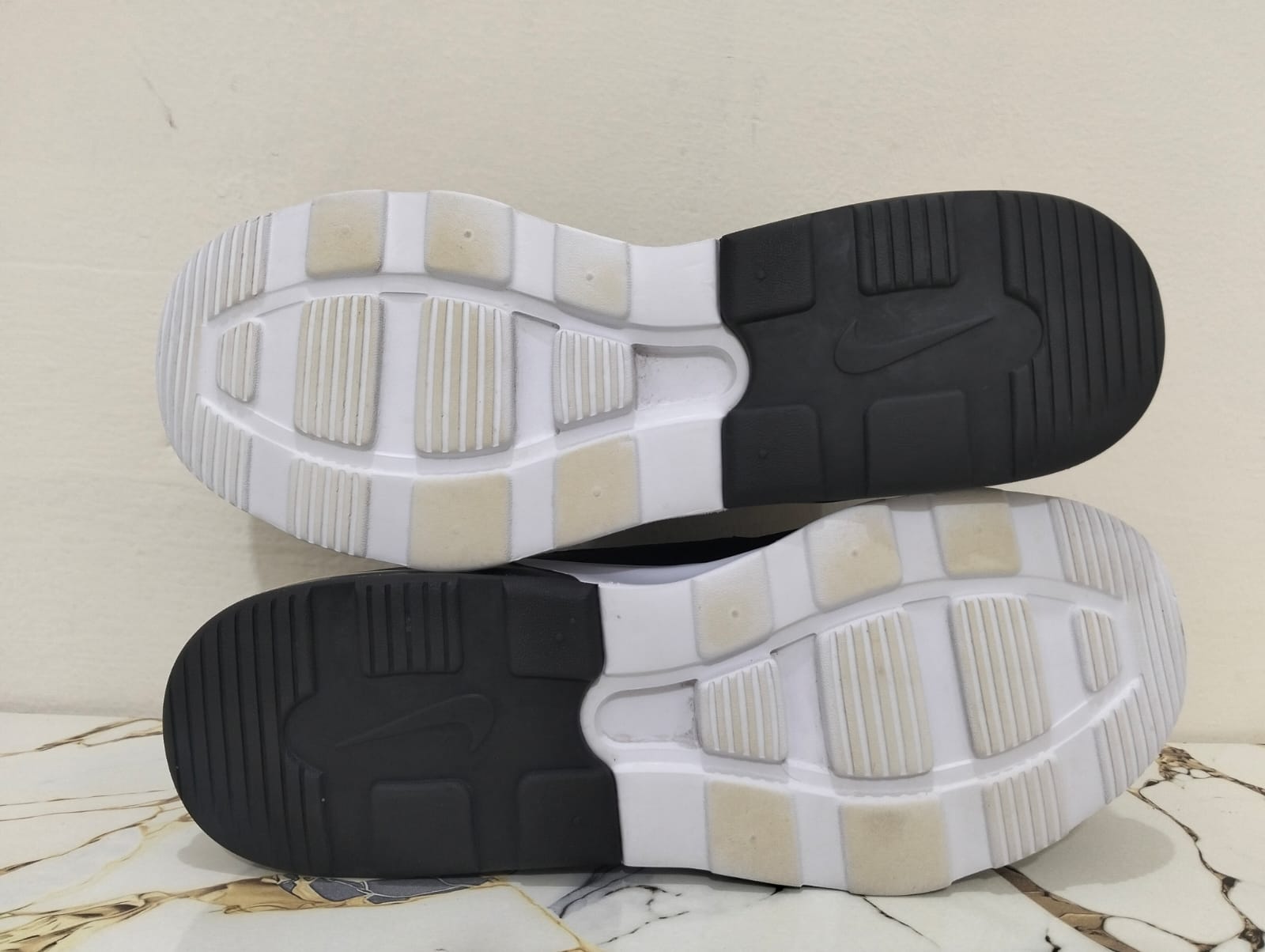 NIKE AIRMAX MOTION 2 view 5