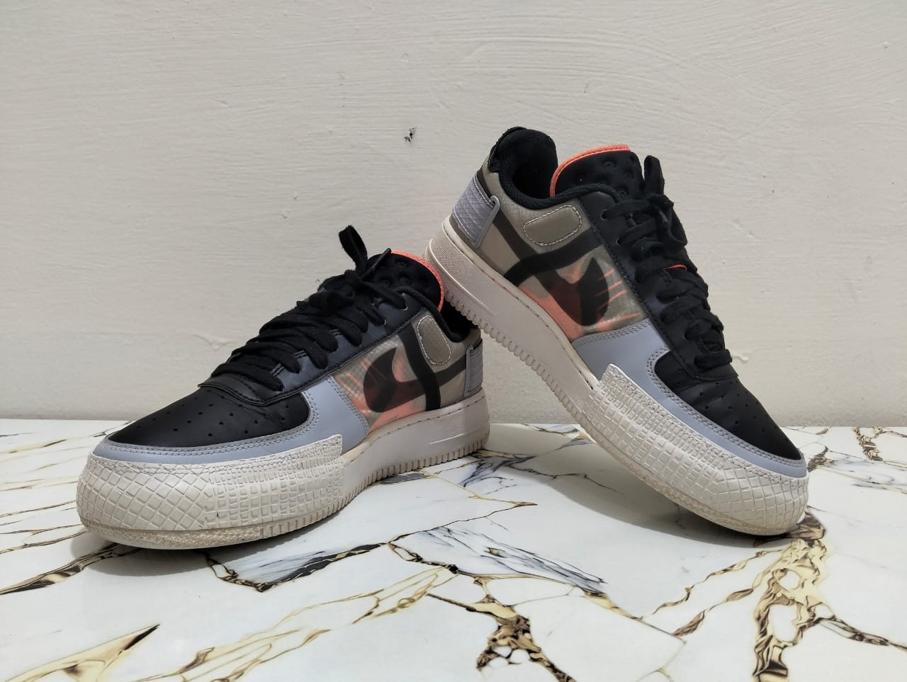NIKE AIRFOCE 1 HYPER CRIMSON view 4