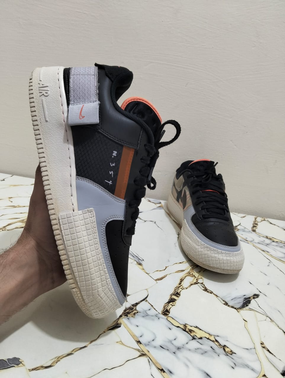 NIKE AIRFOCE 1 HYPER CRIMSON view 3