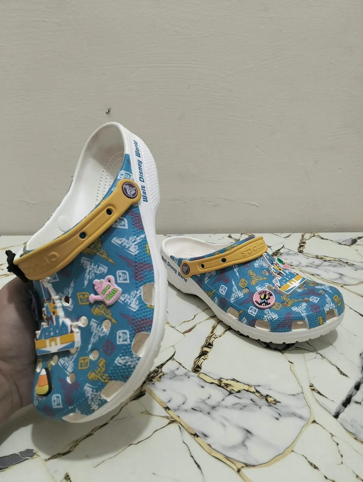 CROCS DISNEY CINDERELLA CASTLE CLOGS
