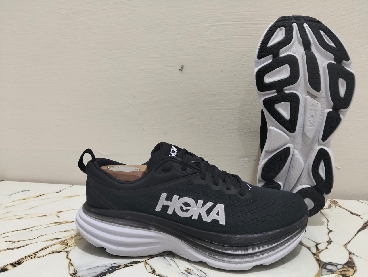 HOKA BONDI 8