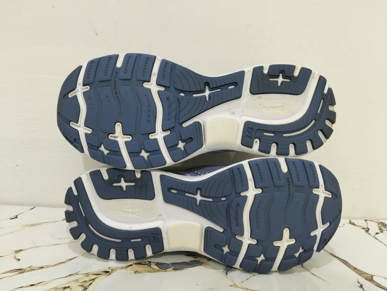 BROOKS GHOST 14 view 4