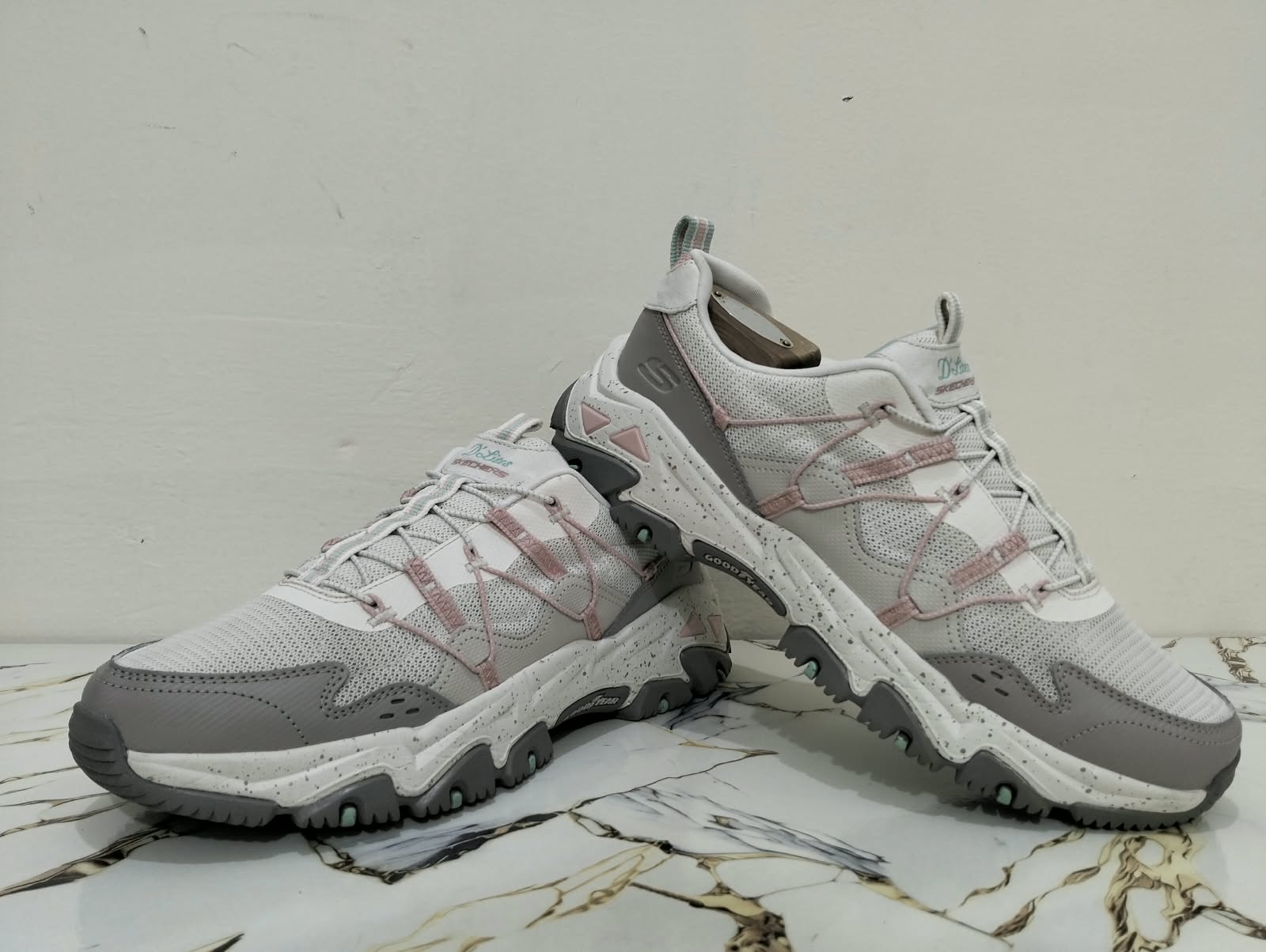 SKECHERS D'LITE HIKER view 8