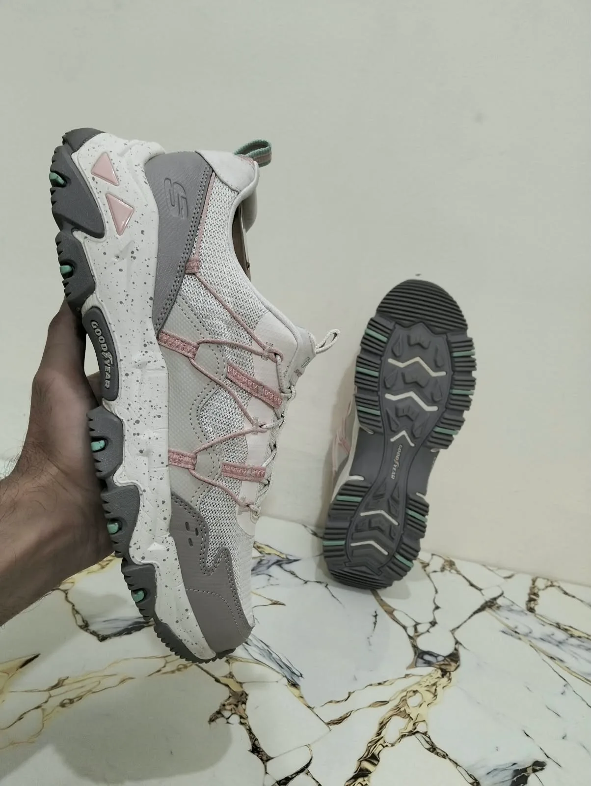 SKECHERS D'LITE HIKER view 3