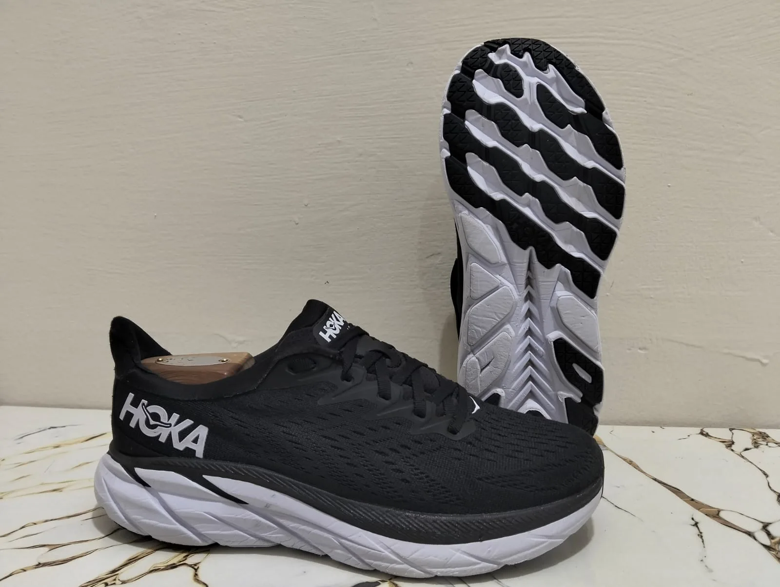 HOKA CLIFTON 8
