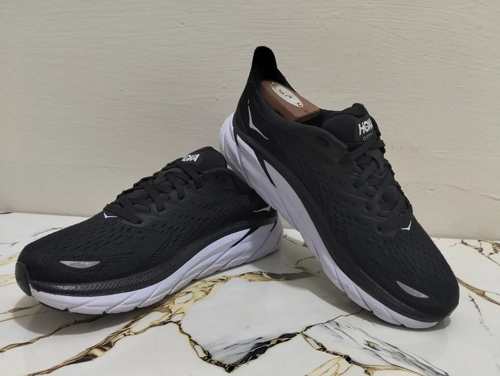 HOKA CLIFTON 8 view 3