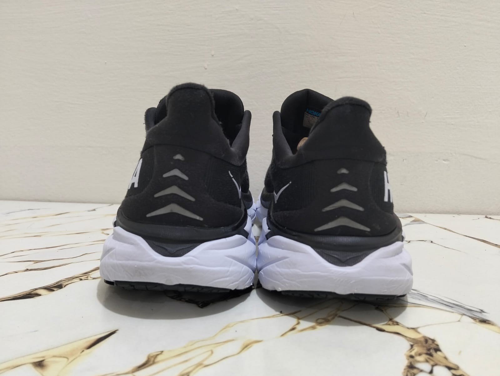HOKA CLIFTON 8 view 6