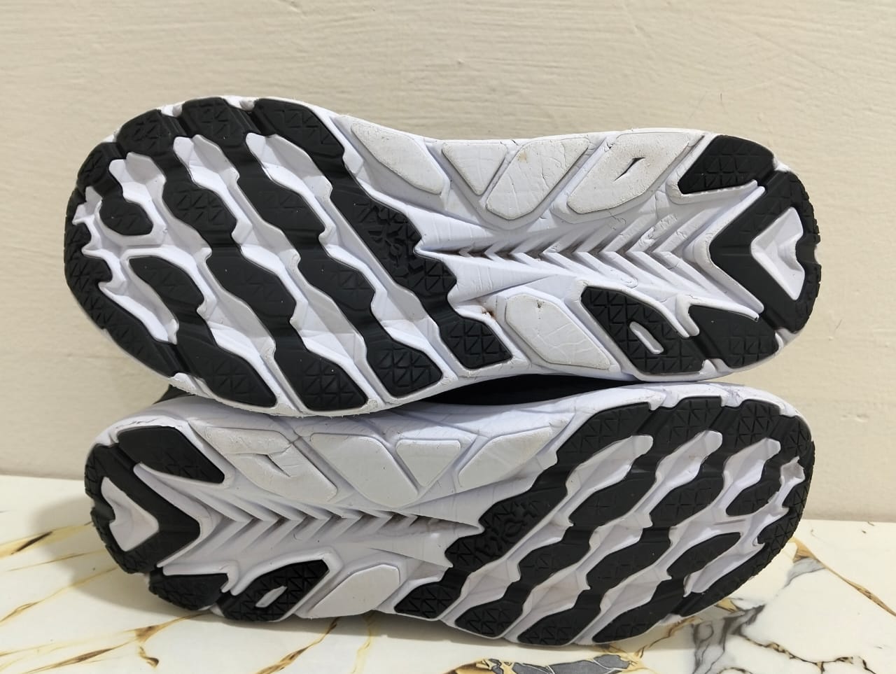 HOKA CLIFTON 8 view 4