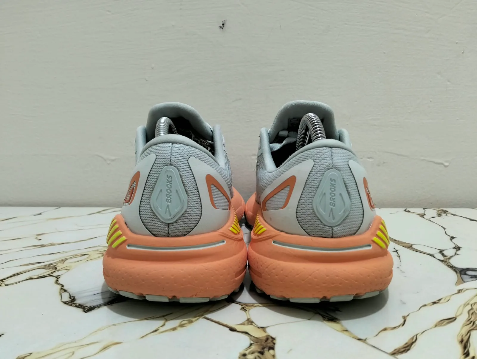 BROOKS ADRENALINE GTS 23 view 5