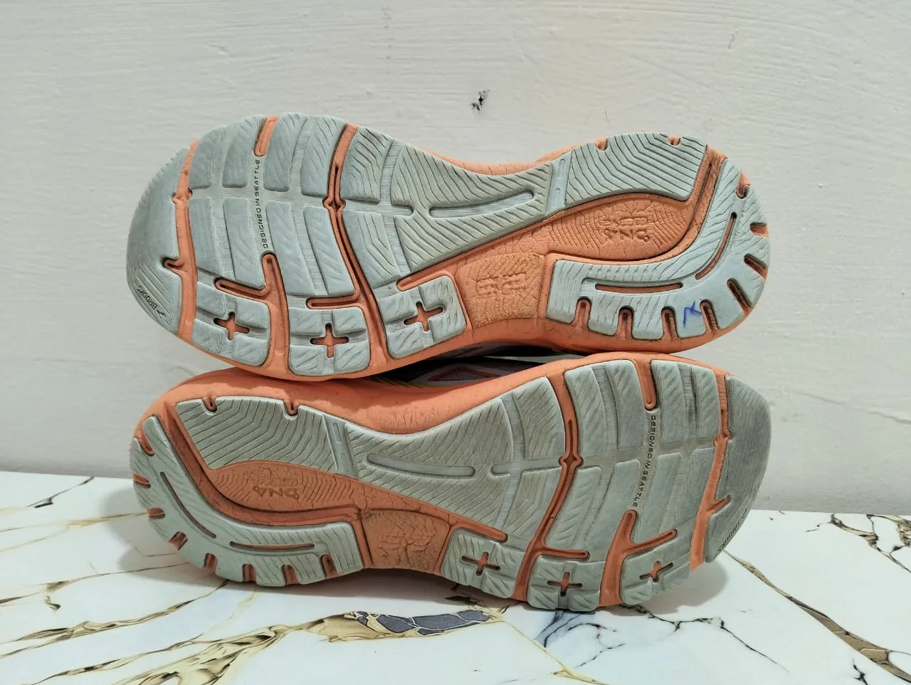 BROOKS ADRENALINE GTS 23 view 6