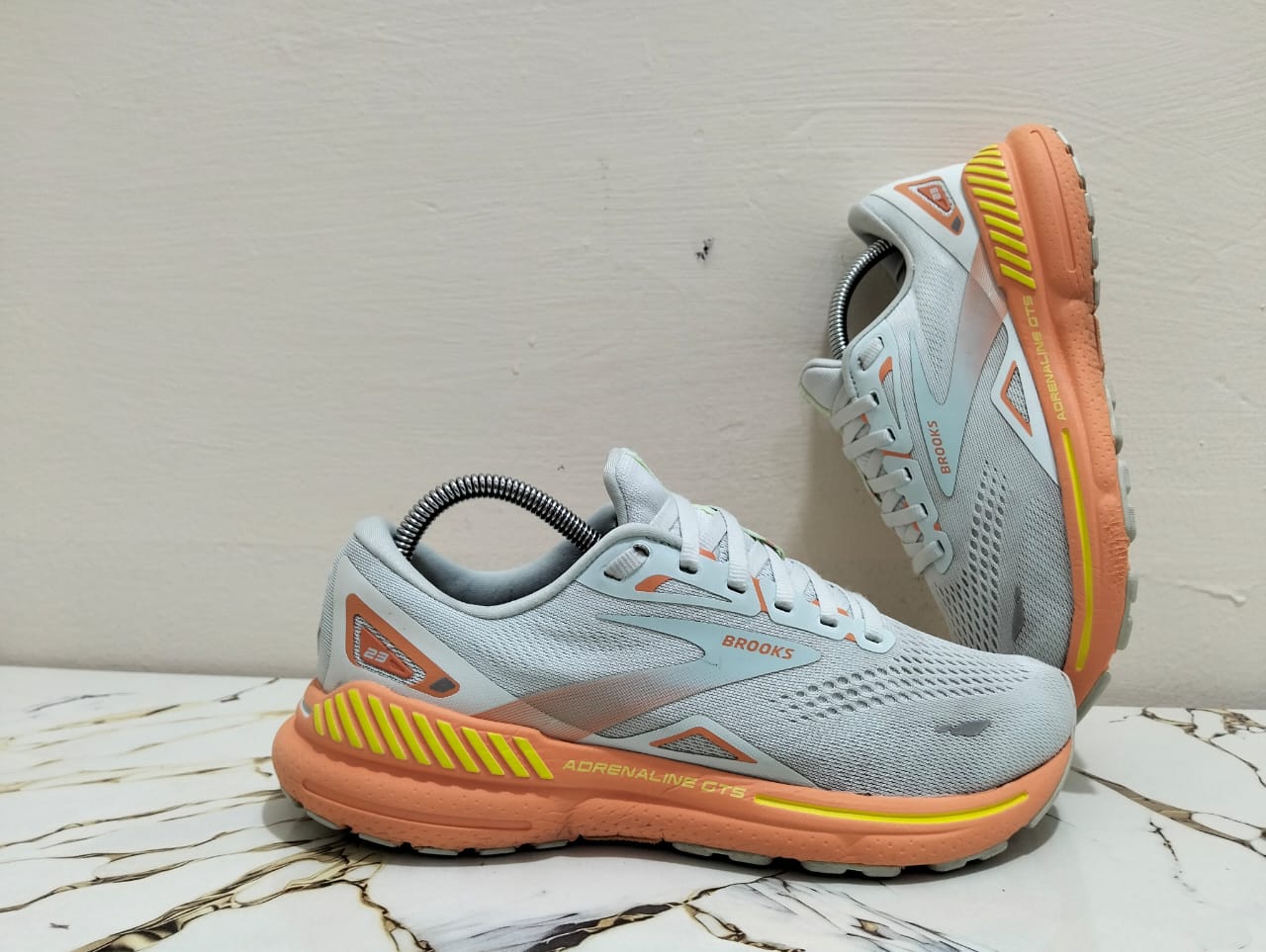 BROOKS ADRENALINE GTS 23 view 8