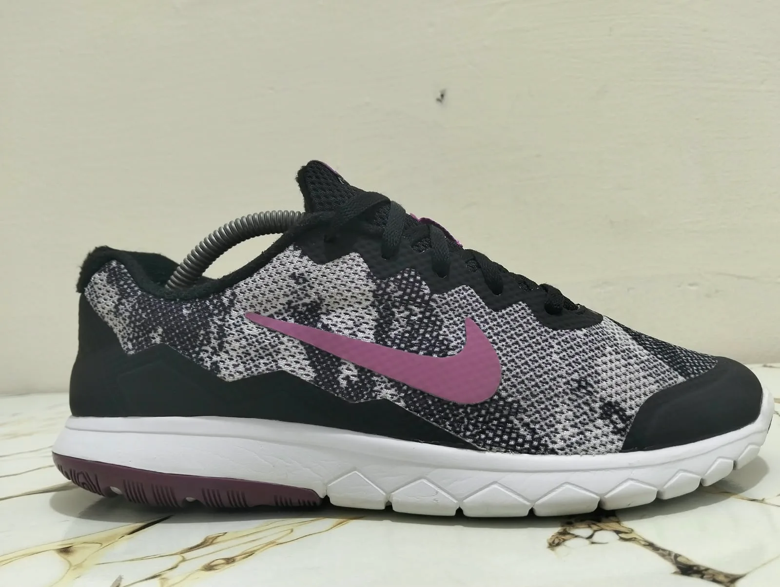 NIKE FLEX EXPERIENCE RN 4