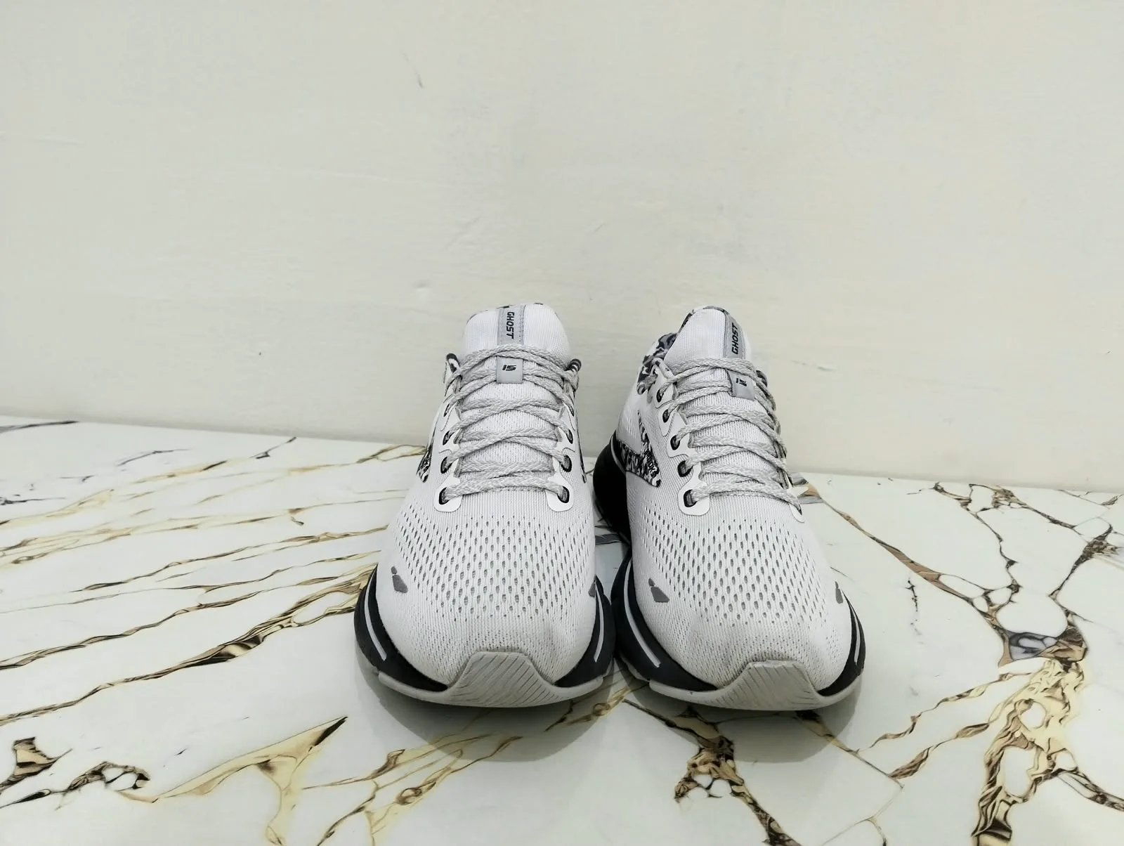 BROOKS GHOST 15 WHITE view 8