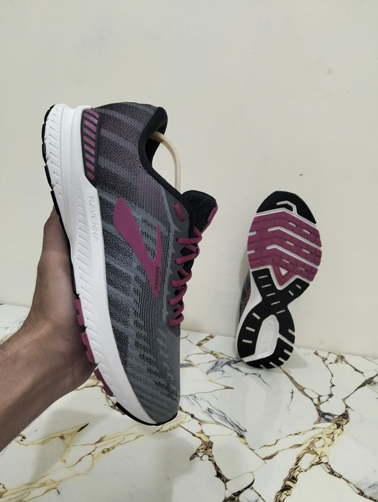 BROOKS RAVENNA 10 view 3