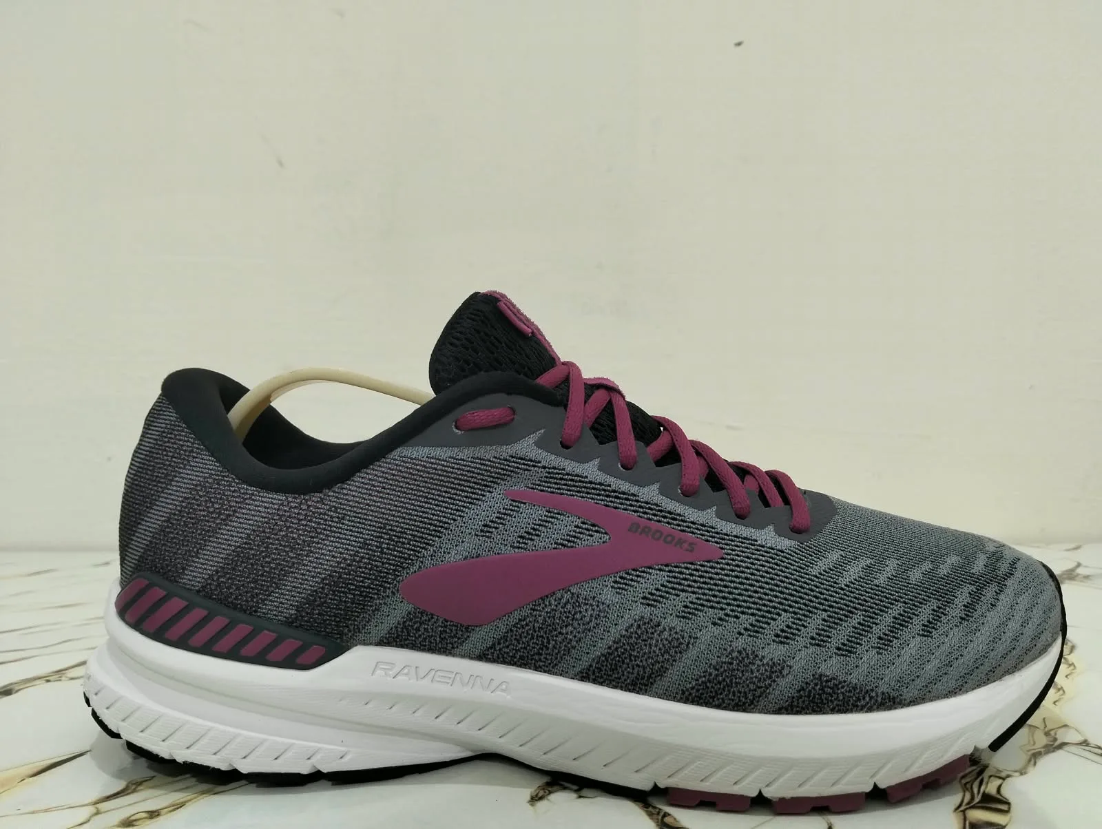 BROOKS RAVENNA 10
