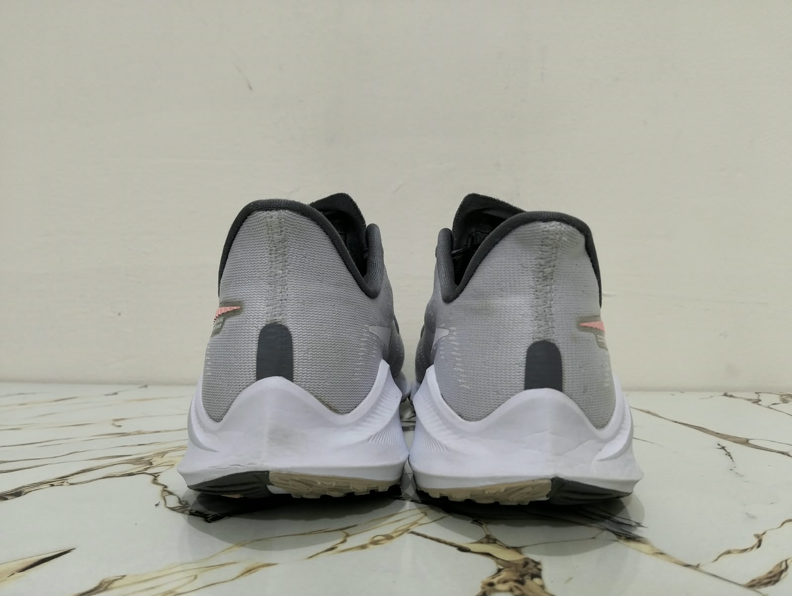 NIKE ZOOM VOMERO 14 view 9