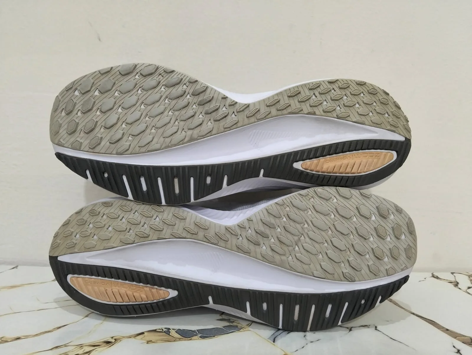 NIKE ZOOM VOMERO 14 view 3