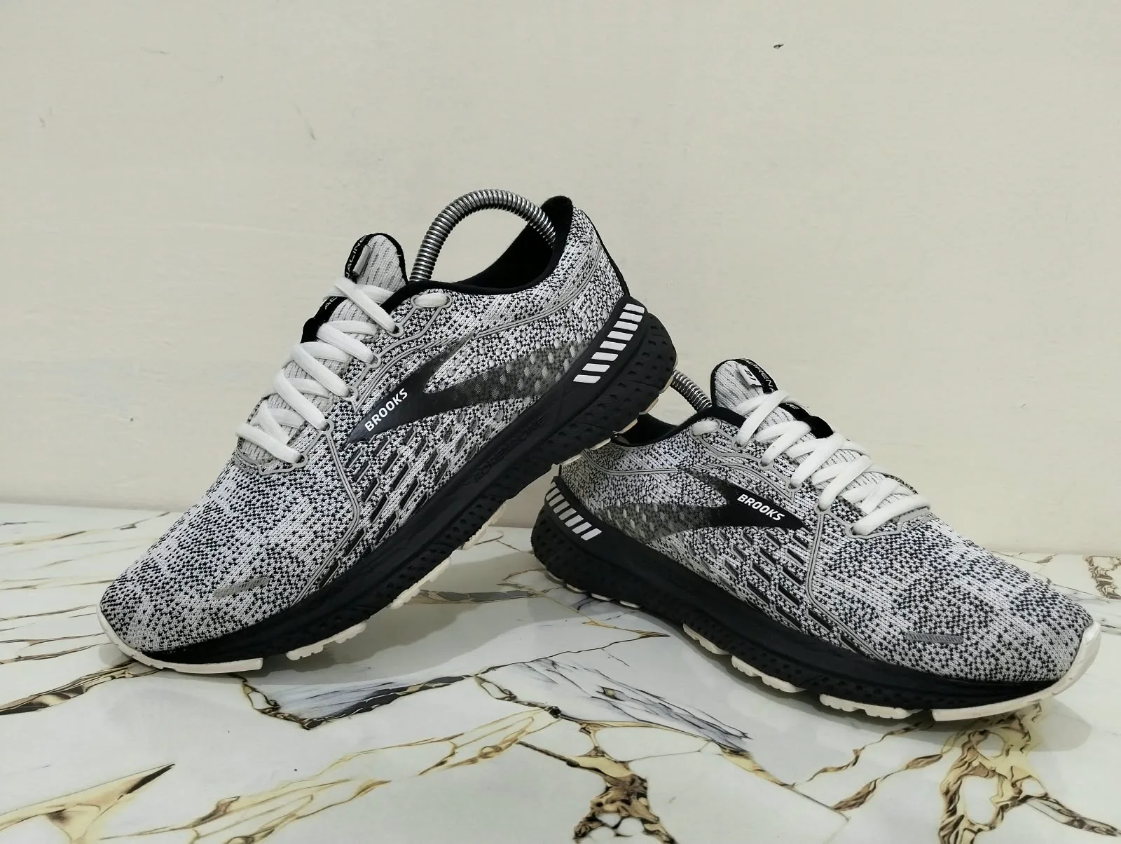 BROOKS ADRENALINE GTS 21 view 3