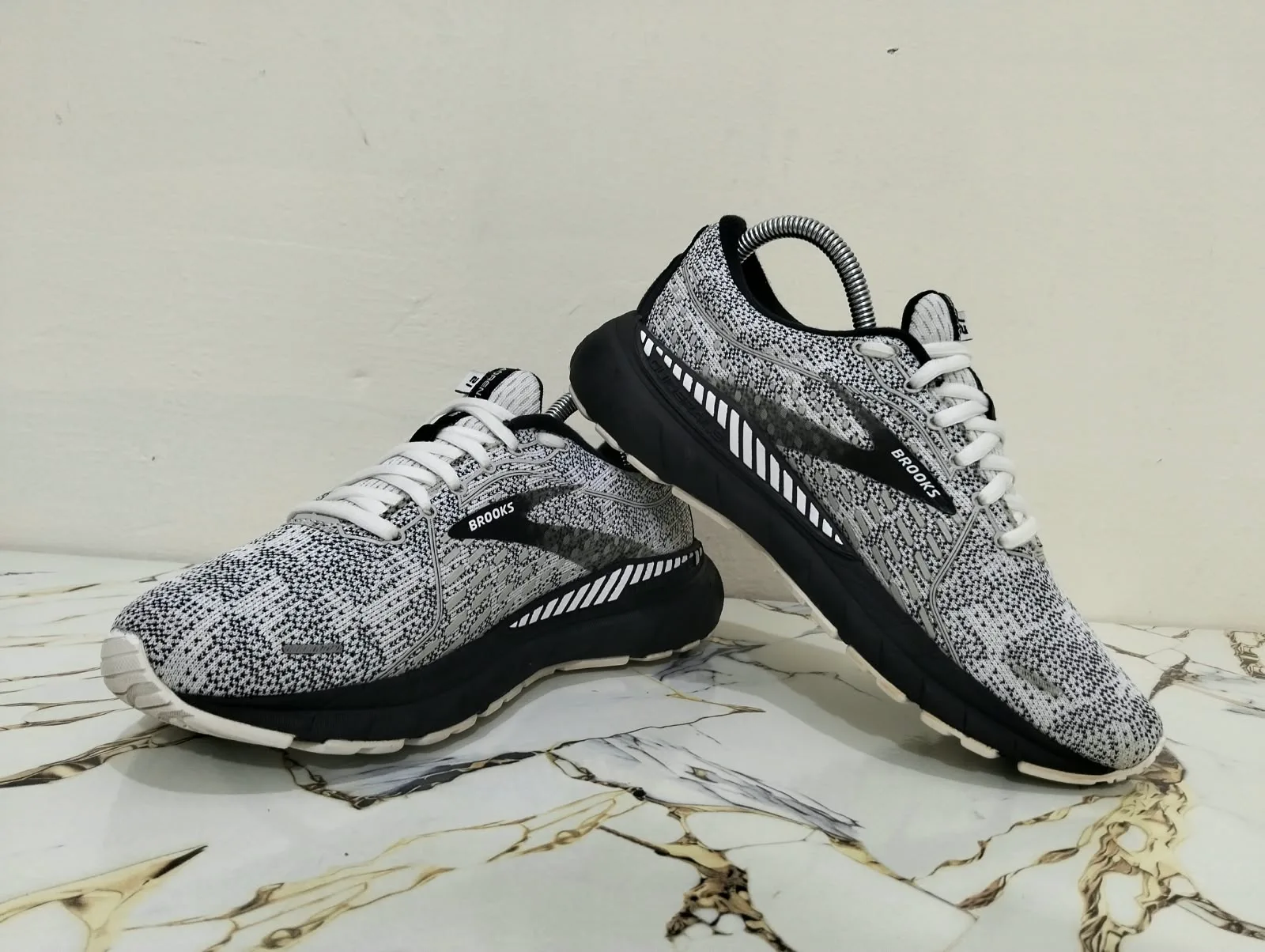BROOKS ADRENALINE GTS 21 view 5