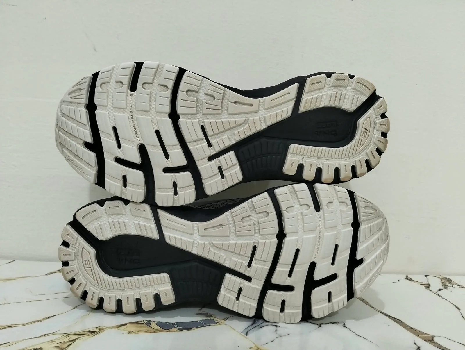 BROOKS ADRENALINE GTS 21 view 4