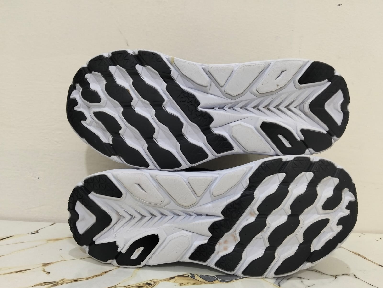 HOKA CLIFTON 8 view 6
