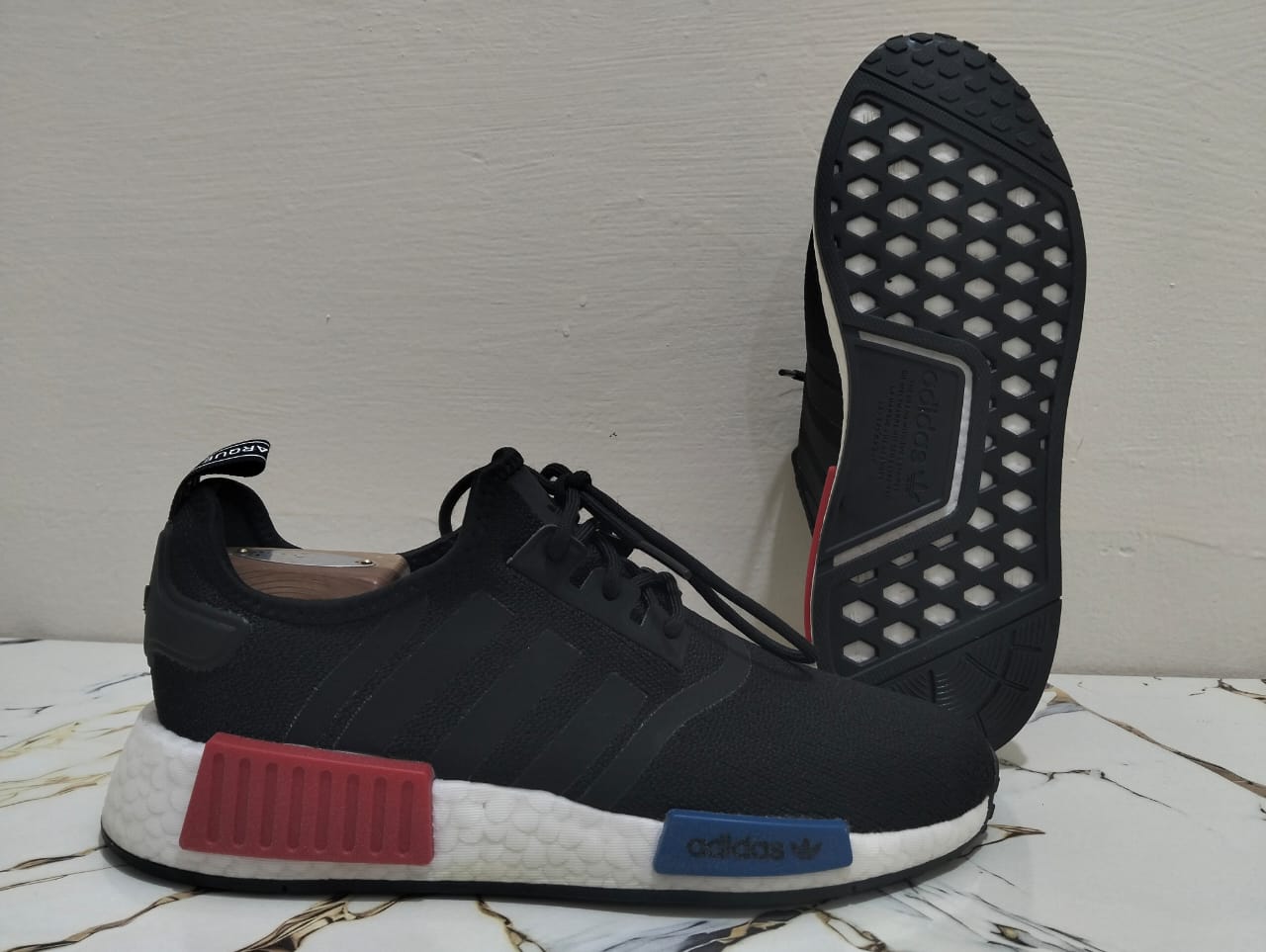 ADIDAS NMD R1 BOOST BLACK
