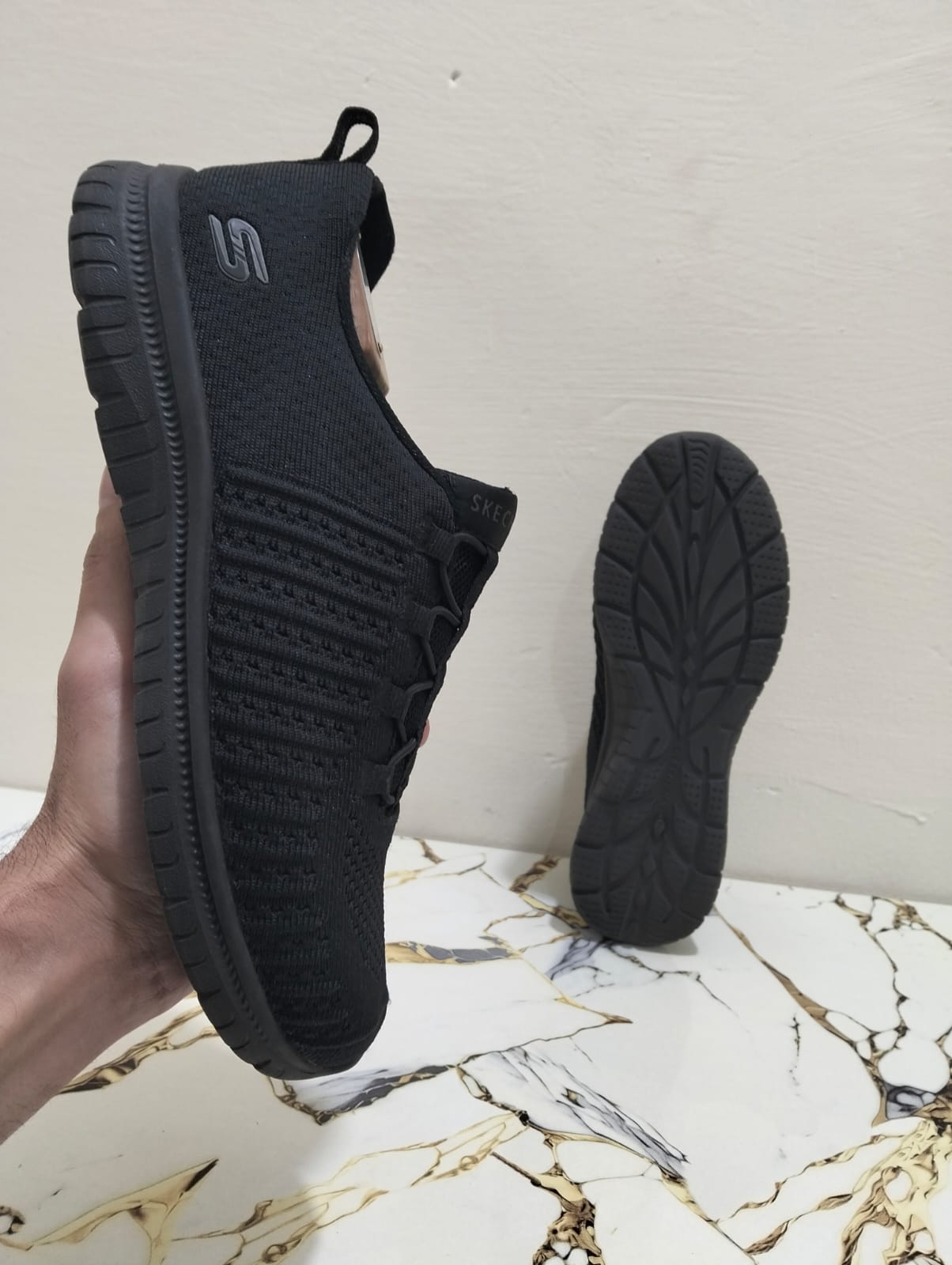 SKECHERS VIRTUE KNIT BLACK